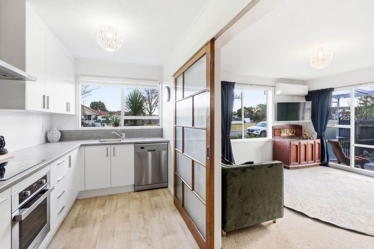Photo of property in 2/2 Lomax Place, Islington, Christchurch, 8042