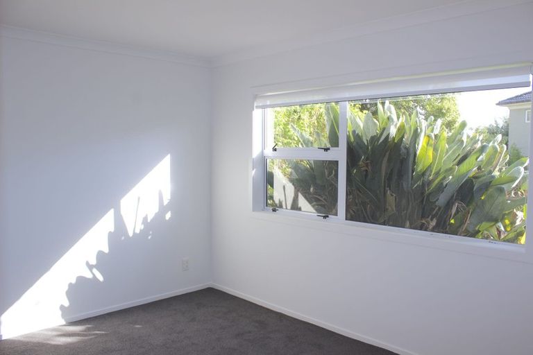 Photo of property in 2/133 Shakespeare Road, Milford, Auckland, 0620