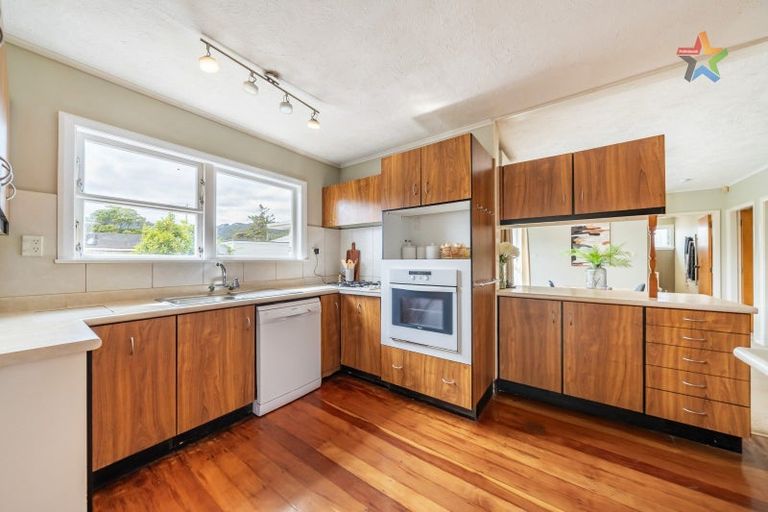 Photo of property in 4 Stamford Grove, Avalon, Lower Hutt, 5011
