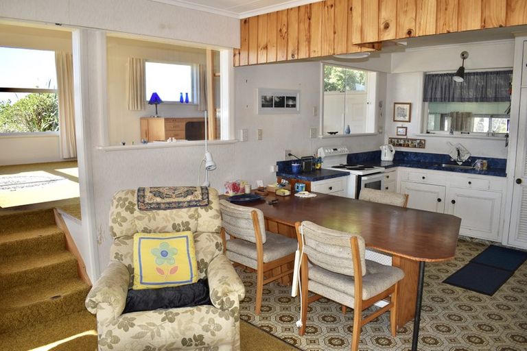 Photo of property in 4 Mahoe Street, Otaki Beach, Otaki, 5512