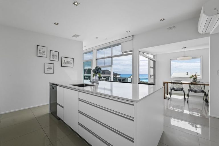 Photo of property in 2/5 Beach Street, Fitzroy, New Plymouth, 4312