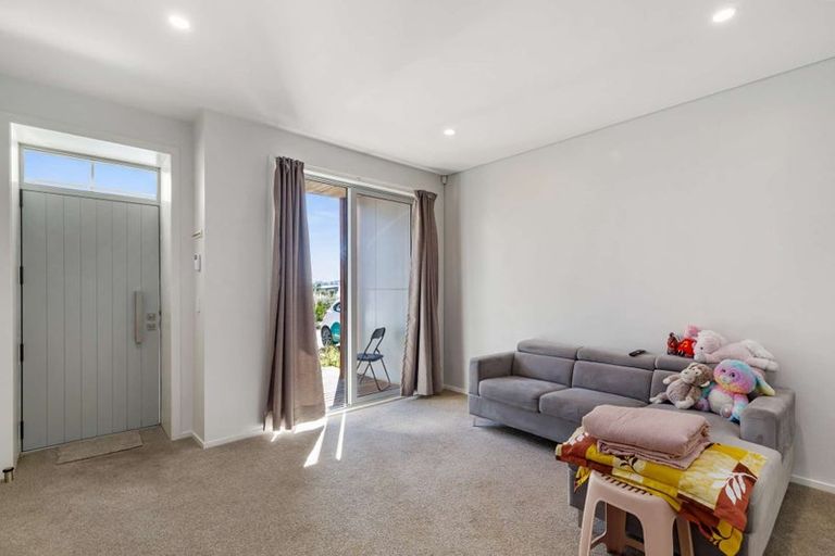 Photo of property in 36 Ceramic Lane, New Lynn, Auckland, 0600