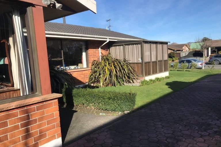 Photo of property in 12 Harkness Place, Avonhead, Christchurch, 8042
