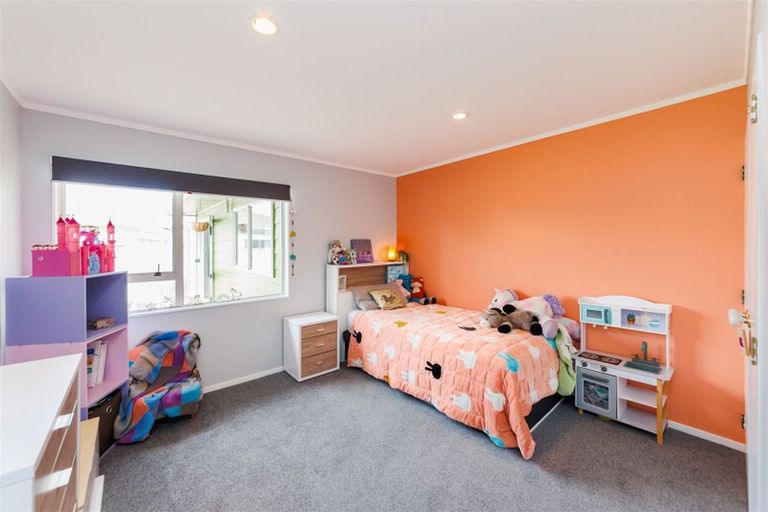 Photo of property in 43 Dalfield Place, Highbury, Palmerston North, 4412