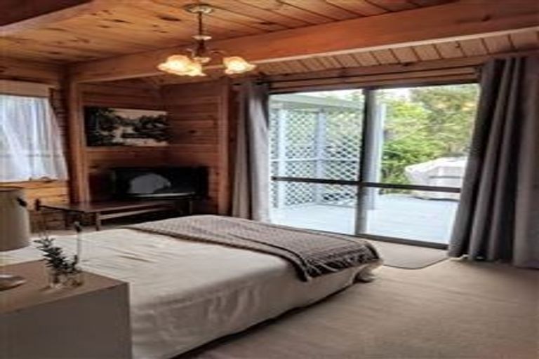 Photo of property in 2/7 Fernbird Place, Massey, Auckland, 0614