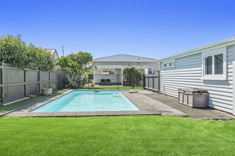 Photo of property in 118 Cutfield Road, Westown, New Plymouth, 4310