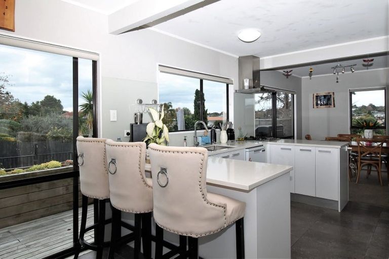 Photo of property in 8 La Perouse Street, Botany Downs, Auckland, 2010