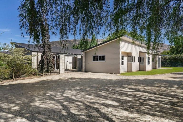 Photo of property in 289 Riverbank Road, Wanaka, 9382
