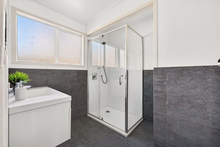 Photo of property in 2/35a Woodglen Road, Glen Eden, Auckland, 0602