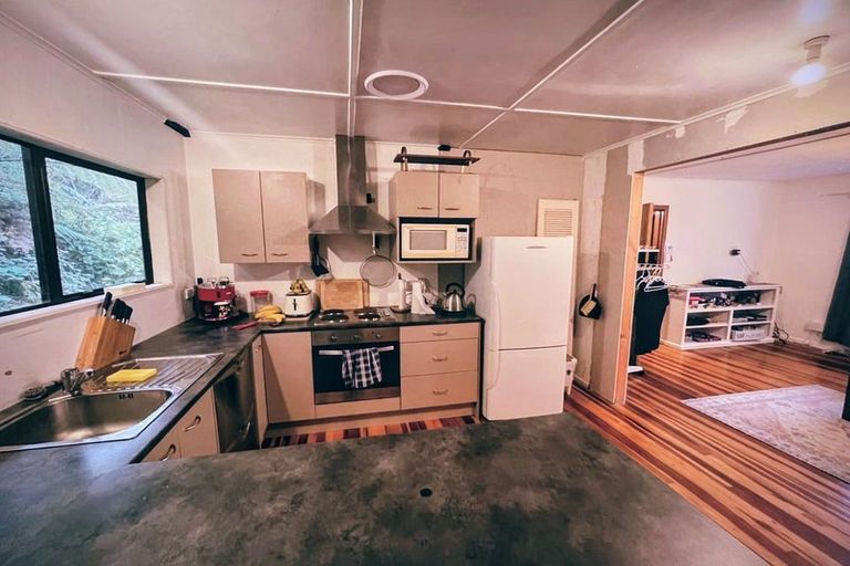 Photo of property in 32 Shackleton Grove, Stokes Valley, Lower Hutt, 5019