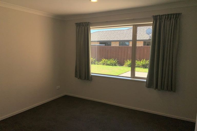 Photo of property in 16 Rossall Crescent, Rolleston, 7615