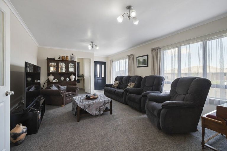 Photo of property in 8 Sunshine Place, Kelvin Grove, Palmerston North, 4414