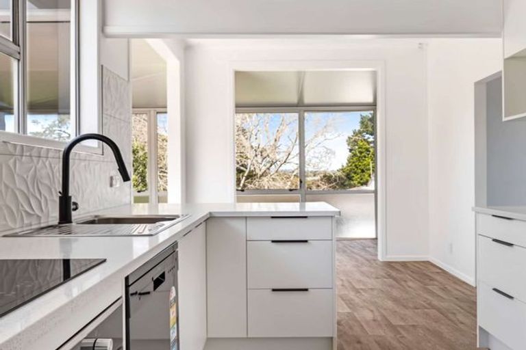 Photo of property in 24 Leaver Place, Weymouth, Auckland, 2103