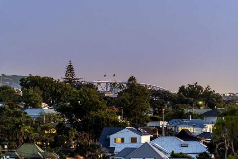 Photo of property in 46 Church Street, Northcote Point, Auckland, 0627