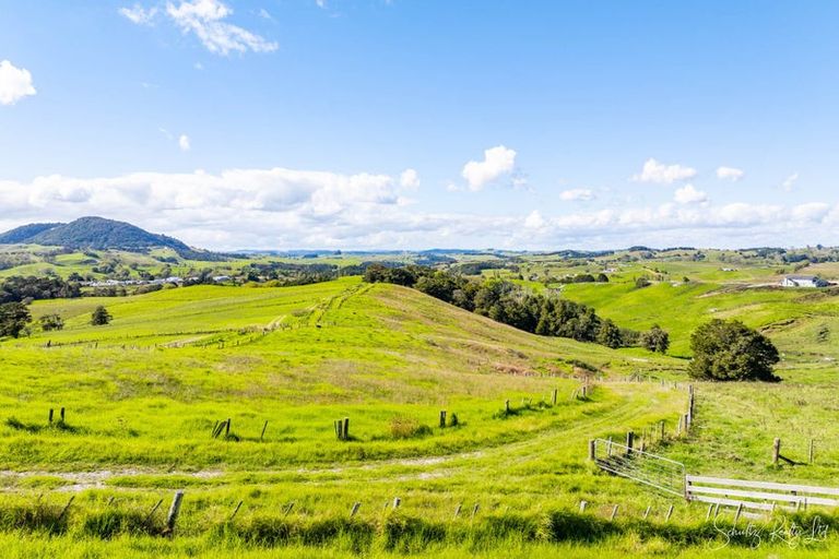 Photo of property in 6 Whaka Street, Maungaturoto, 0520