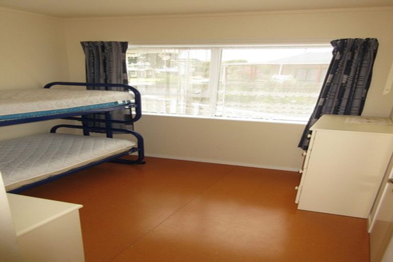 Photo of property in 72 Queens Road, Waikanae Beach, Waikanae, 5036