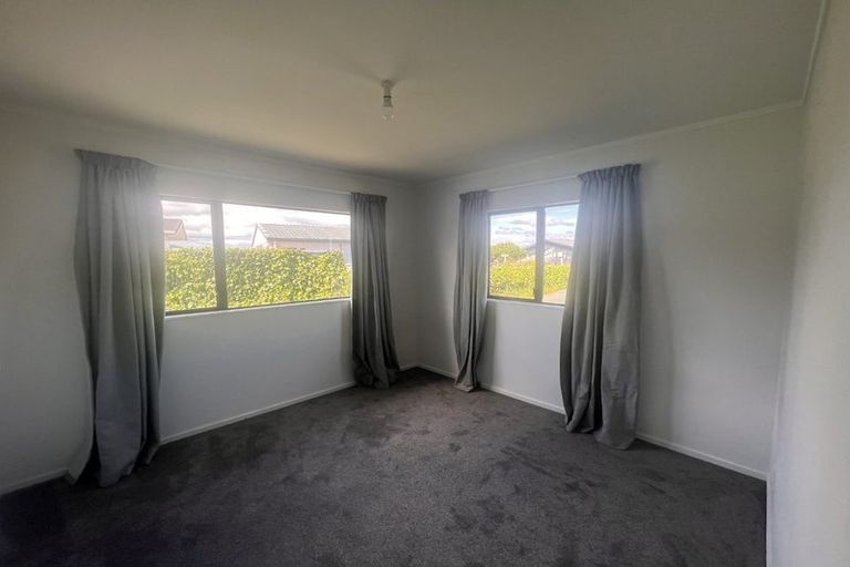 Photo of property in 17 Jasmine Grove, Maungaraki, Lower Hutt, 5010