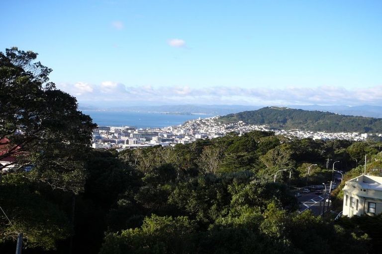 Photo of property in 5/56 Tanera Crescent, Brooklyn, Wellington, 6021