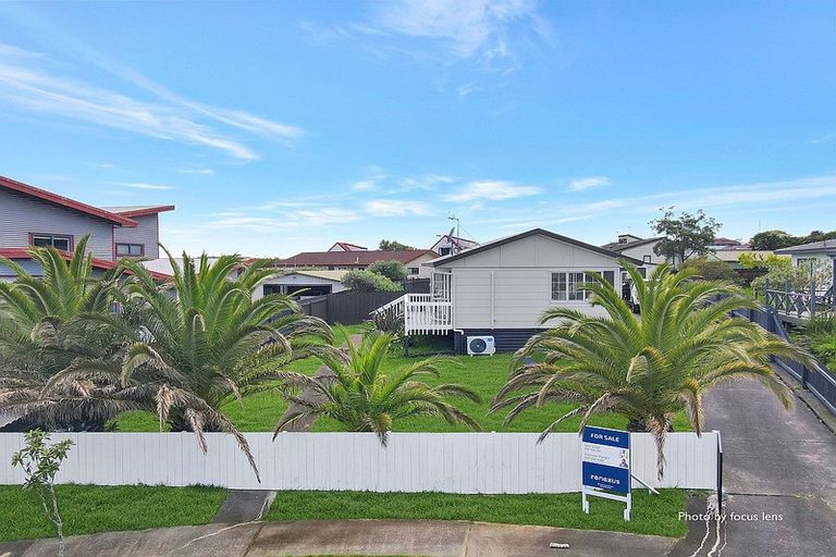 Photo of property in 22 Greenstone Place, Clover Park, Auckland, 2019