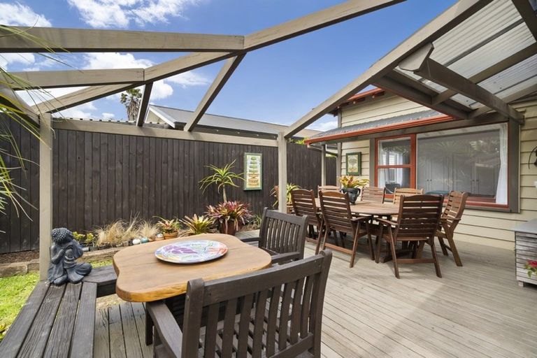 Photo of property in 50a Ngataringa Road, Devonport, Auckland, 0624