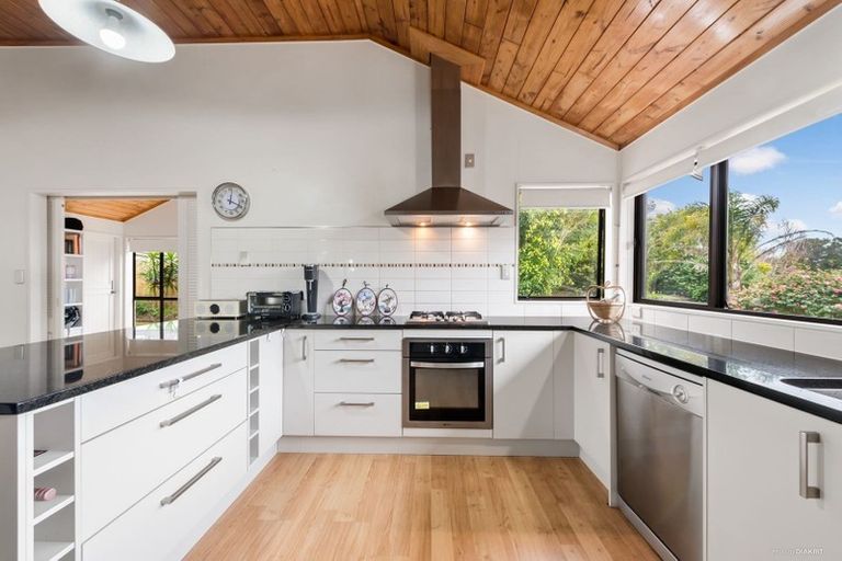 Photo of property in 29 Kennedy Avenue, Forrest Hill, Auckland, 0620