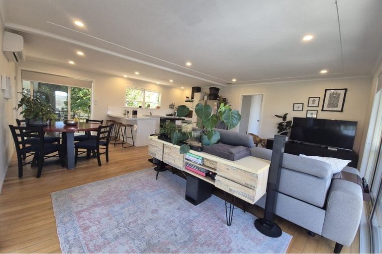 Photo of property in 832 Whangaparaoa Road, Manly, Whangaparaoa, 0930