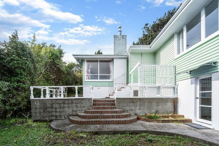 Photo of property in 100 Helston Road, Paparangi, Wellington, 6037