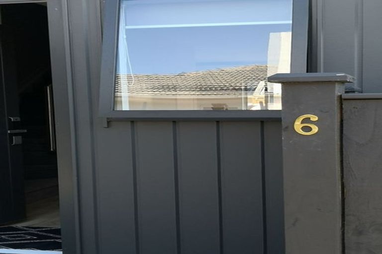 Photo of property in 6/58 Te Atatu Road, Te Atatu South, Auckland, 0610