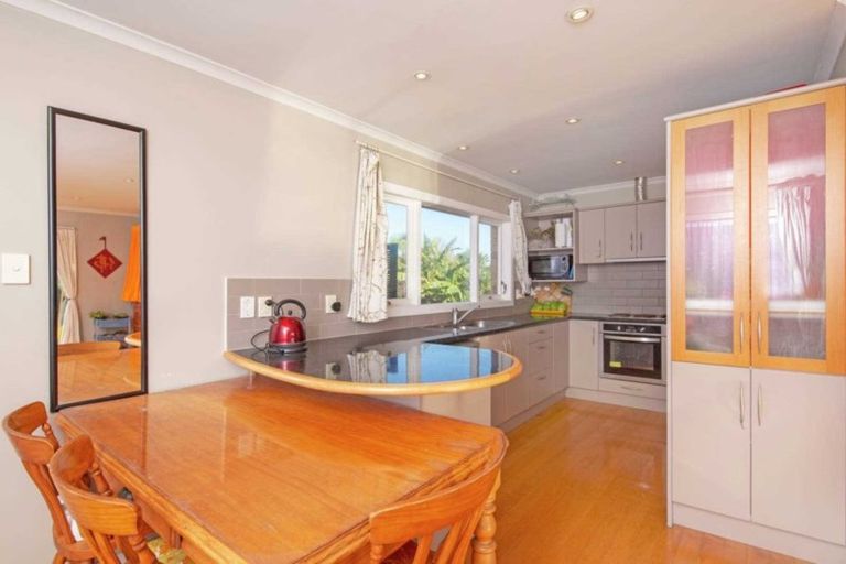 Photo of property in 77 Macleans Road, Bucklands Beach, Auckland, 2014