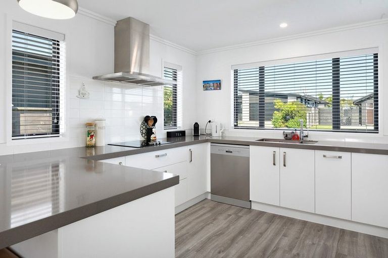 Photo of property in 12 Augusta Rise, Omokoroa, 3114