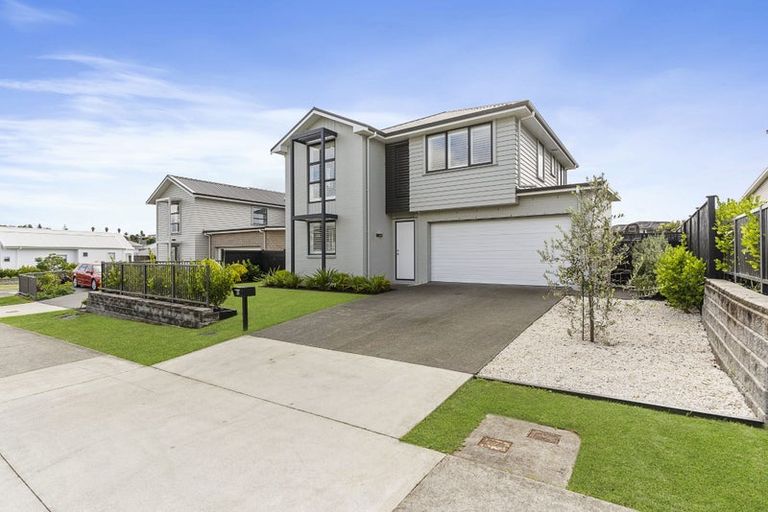 Photo of property in 20 Taikura Avenue, Red Beach, 0932