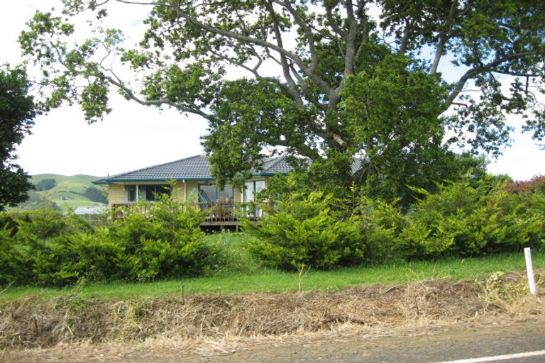 Photo of property in 184 Paparata Road, Bombay, 2675