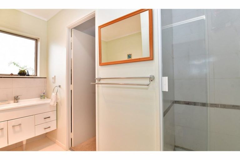 Photo of property in 14 Nickell Place, Orewa, 0931