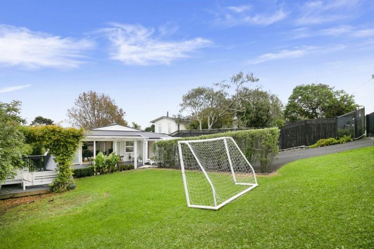 Photo of property in 12 Park Hill Road, Birkenhead, Auckland, 0626