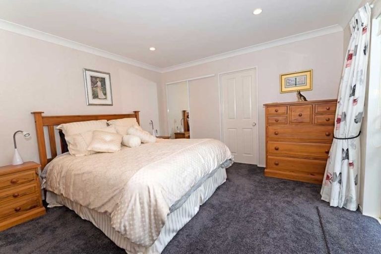 Photo of property in 46 Hogarth Rise, West Harbour, Auckland, 0618