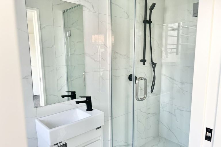 Photo of property in 2/5 Chevis Place, Pakuranga, Auckland, 2010