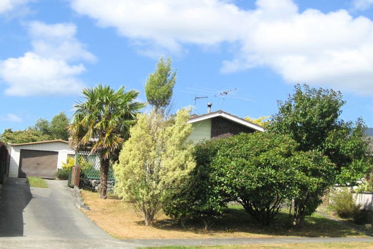 Photo of property in 12 Omaha Grove, Totara Park, Upper Hutt, 5018