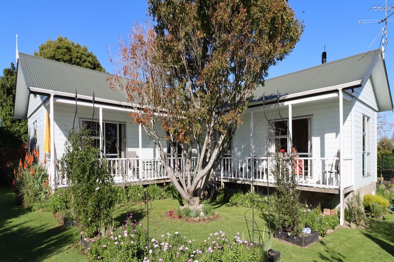 Photo of property in 8 Lincoln Road, Carterton, 5713