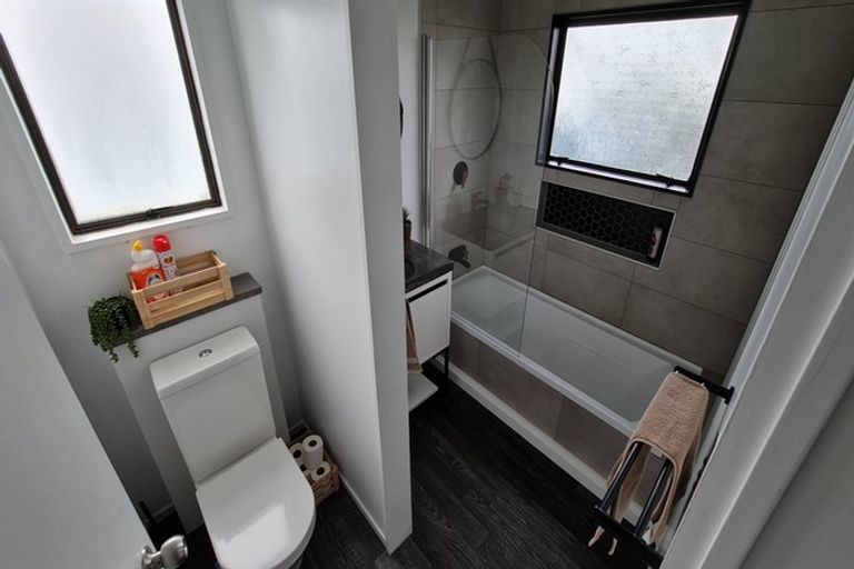 Photo of property in 14 Peckham Lane, Woolston, Christchurch, 8062