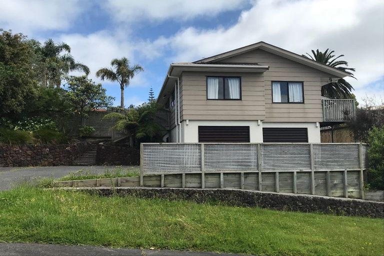 Photo of property in 25 Unsworth Drive, Unsworth Heights, Auckland, 0632