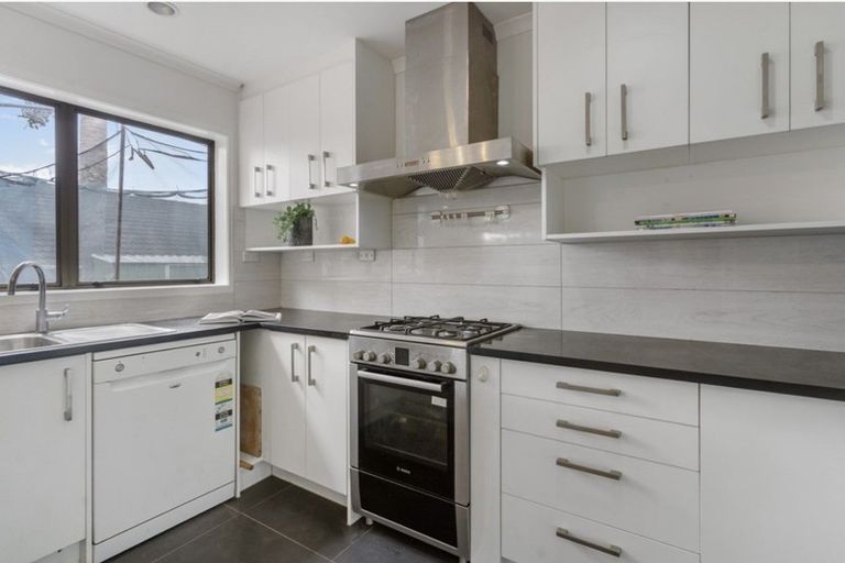 Photo of property in 4 Baronie Court, Half Moon Bay, Auckland, 2012