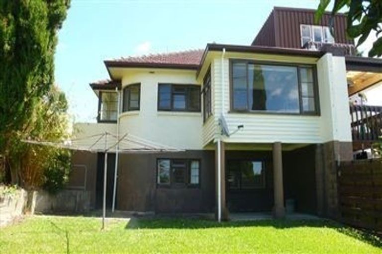 Photo of property in 2/227 East Coast Road, Campbells Bay, Auckland, 0620