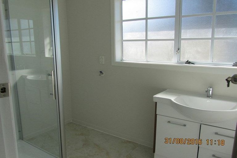 Photo of property in 51 Peach Road, Glenfield, Auckland, 0629