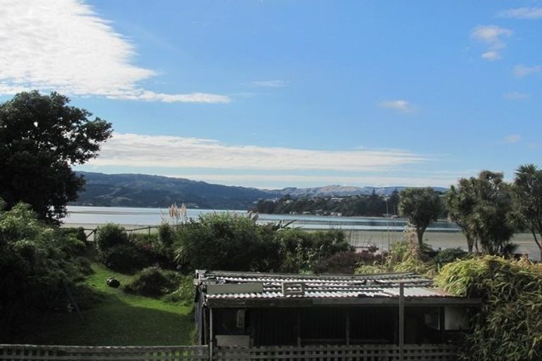 Photo of property in 50 Mana Esplanade, Paremata, Porirua, 5026