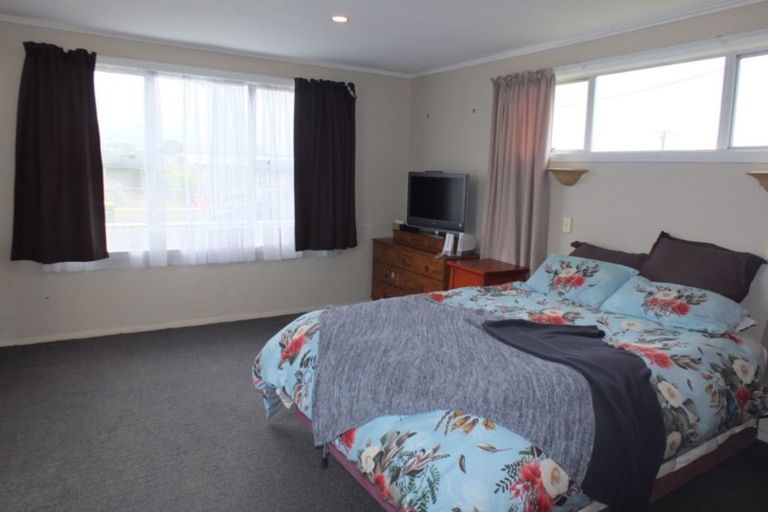Photo of property in 25 Edinburgh Terrace, Foxton Beach, Foxton, 4815