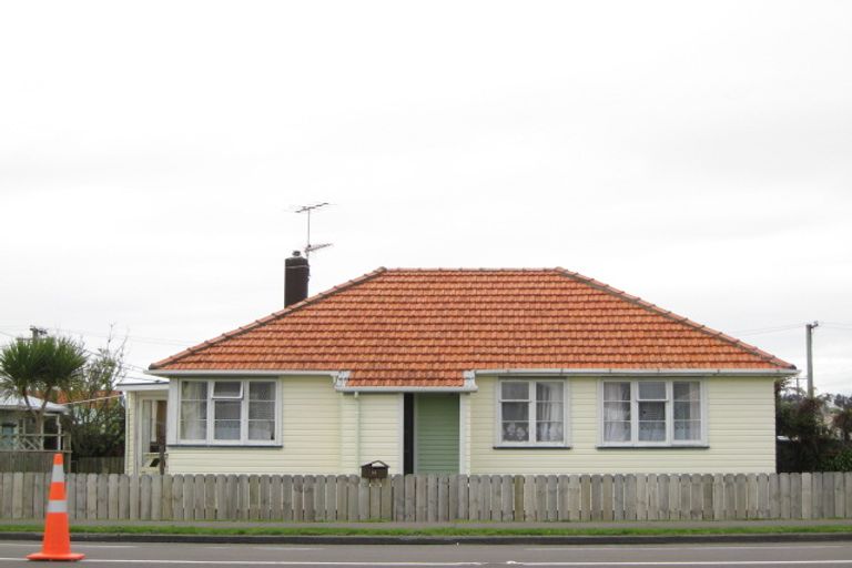 Photo of property in 12 Nelson Street, Waitara, 4320