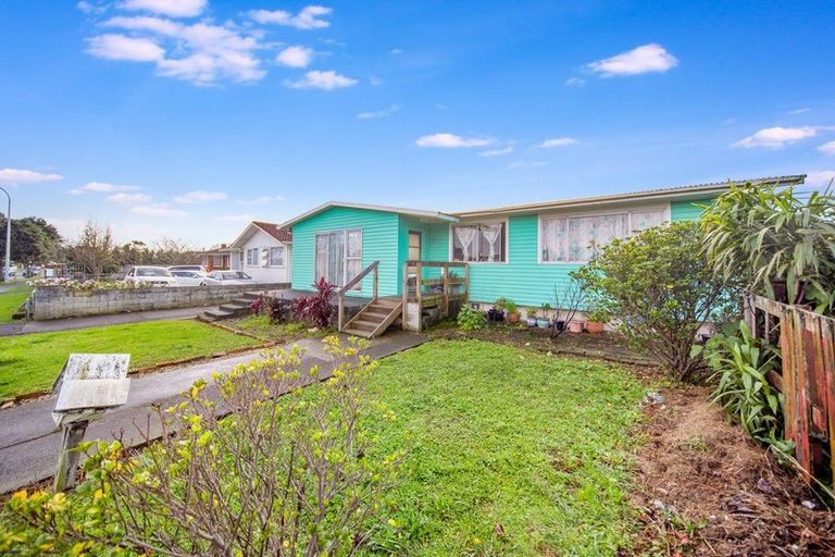 Photo of property in 74 Bader Drive, Mangere, Auckland, 2022