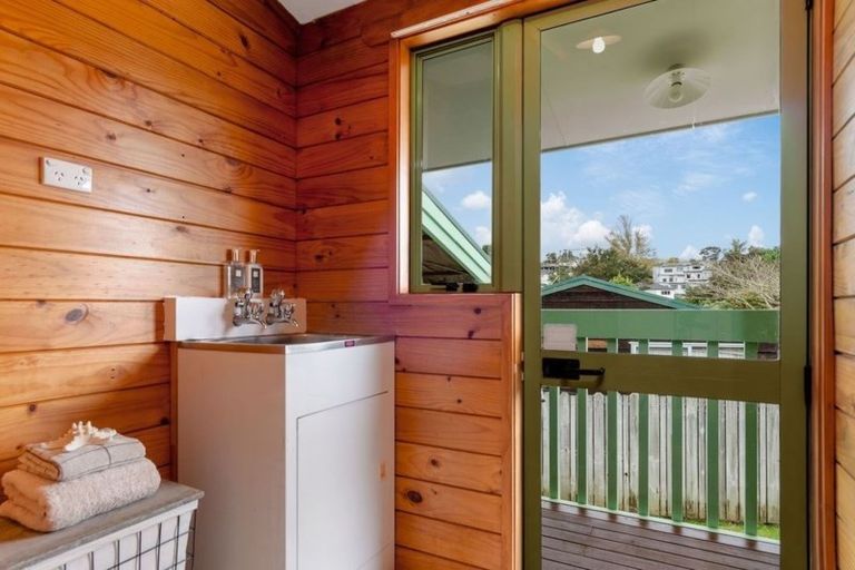 Photo of property in 1/4 Fernlea Rise, Bayview, Auckland, 0629