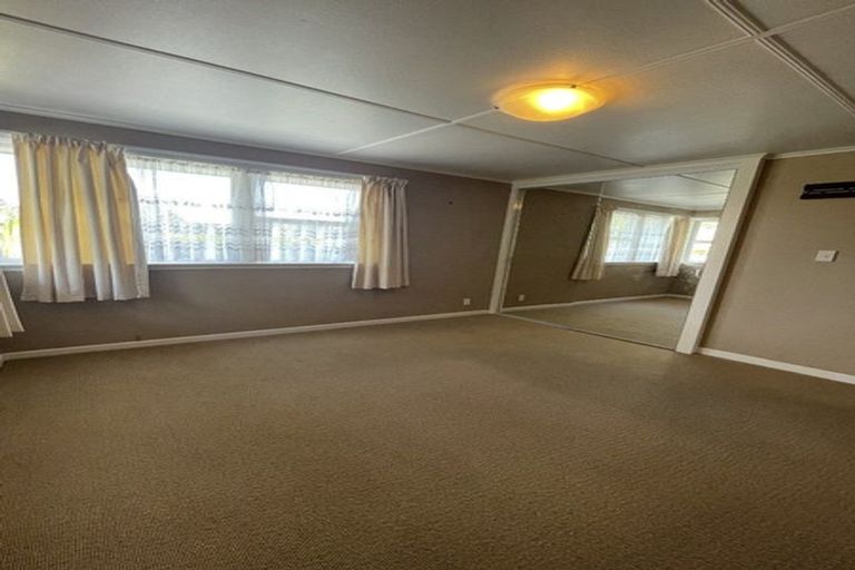 Photo of property in 18 Triangle Road, Massey, Auckland, 0614