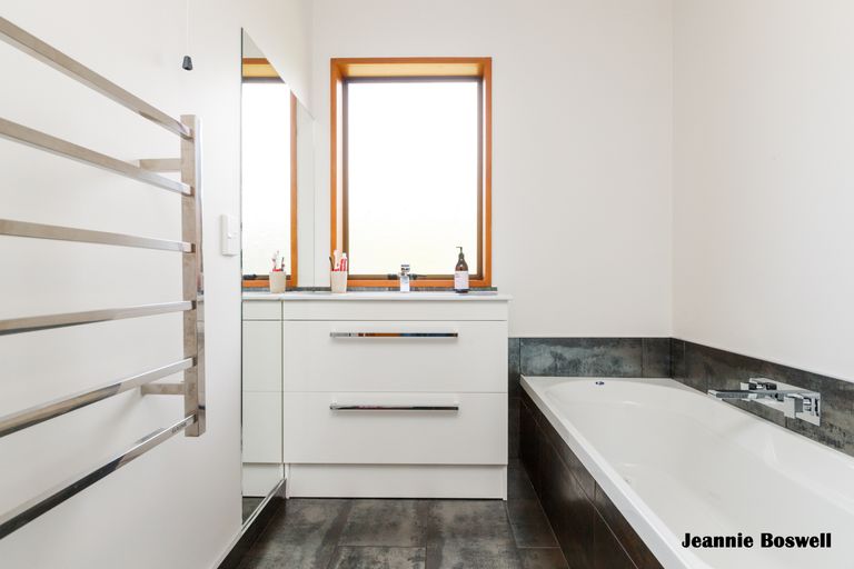 Photo of property in 43 Ihaka Street, Hokowhitu, Palmerston North, 4410